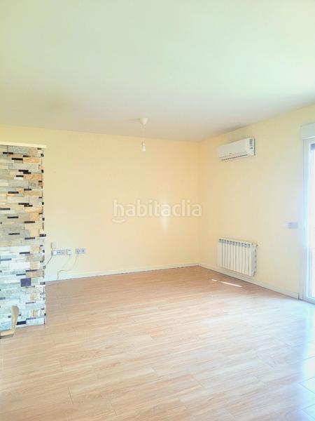 Foto 0a6677c3-dd28-4c9b-8465-31373414bb88. Reihenhaus in calle países bajos 43 in Yuncos