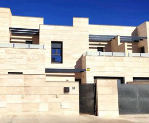 Semi detached house  Calle angola 52. Precioso chalet adosado en yuncos (toledo)