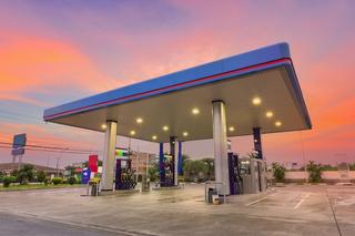 Gewerbliches Grundstück in Peñalba. Gasolinera en venta