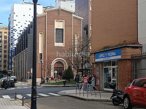 Foto cbbd336b-1a33-4745-b433-906e7ef00a54. Pas-de-porte local commercial dans Centro Gijón