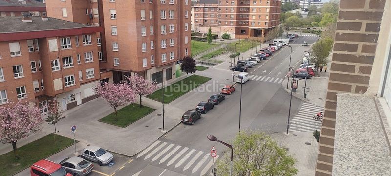 Foto f69f9d07-4021-4135-aa7b-d80497bd638d. Aparcament cotxe a El Polígono Gijón