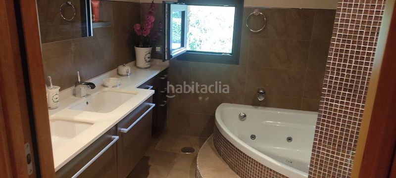 Foto c5b9e82e-5106-407c-9ae4-d0be96e89124. Xalet amb calefacció aparcament a Cabueñes Gijón