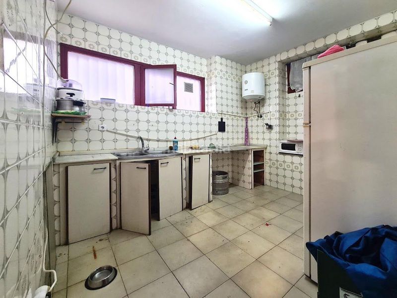 Foto f2a7e7b9-10d4-46d1-aec4-108fa378c683. Local comercial a Pumarín Gijón