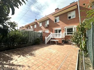 Casa aparellada en Norte-Universidad. Casa en venta en mstoles