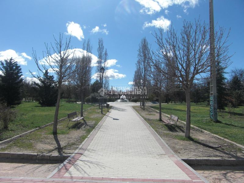 Foto 72109715-4841-4041-a276-8602a8a29bed. Local comercial a Buena Vista Madrid