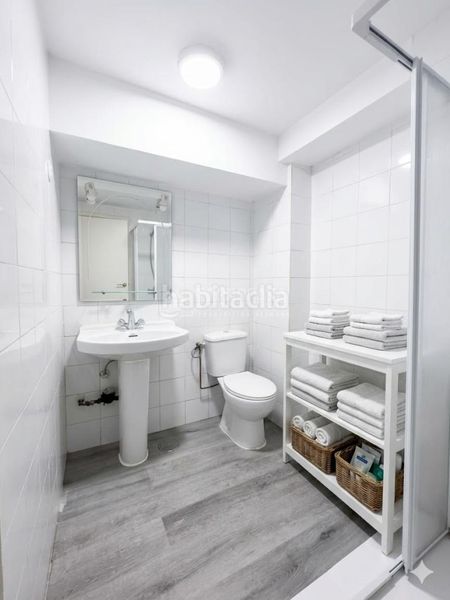 Foto a15fb1b4-ddc0-4b29-9123-10c616247692. Local comercial a Buena Vista Madrid