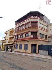 Edifici a Avenida de la constitución 28. Edificio en zorita (cáceres), dos pisos, local en zona comercial