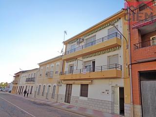 Pis a Avenida de la constitución 80. Piso primero en zorita (cáceres), en la avd principal a unos met