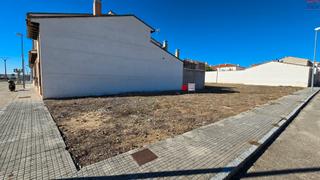Terrain résidentiel à Calle el brocense 9. Solar urbano de esquina con proyecto para unifamiliar, en miajad