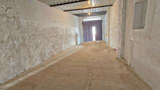 Rent Business premise in Calle cervantes 42. Local-garaje, de unos 55 m2 con agua y luz