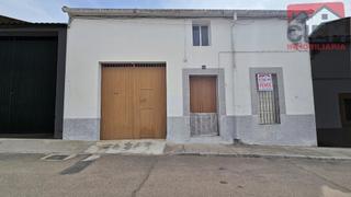 Casa a Miajadas. Casa de planta baja , en miajadas, con cochera , cubierta reform