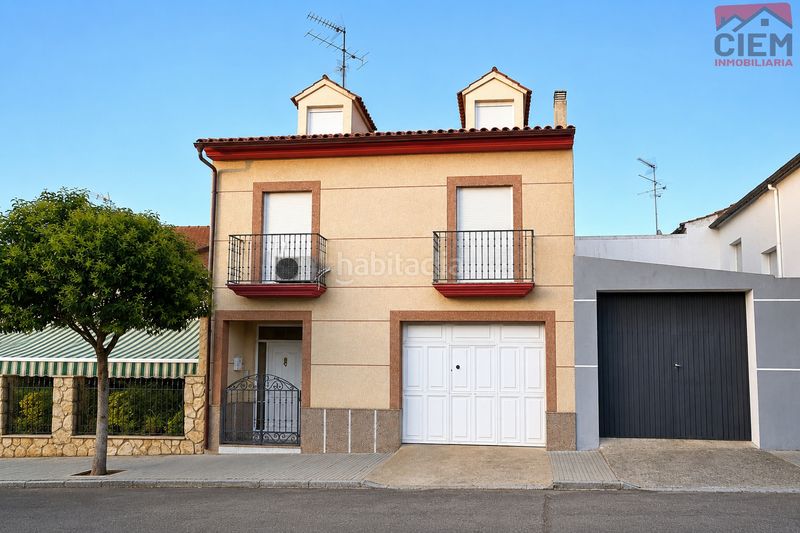 Foto 318b7121-eebe-4114-ada7-afd25763ec81. Casa amb aparcament a Miajadas