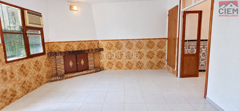 Foto a389c1f0-21b3-4539-97a2-e1d59188ee95. Casa amb xemeneia a Almoharín