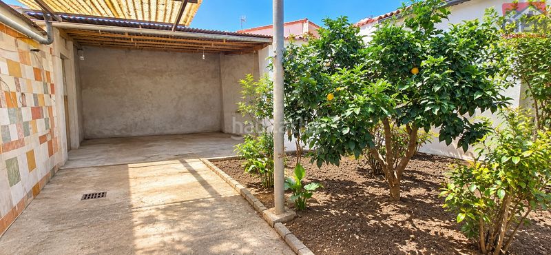Foto baf441c4-8036-4773-ada9-471b26ebd998. Casa amb xemeneia a Almoharín