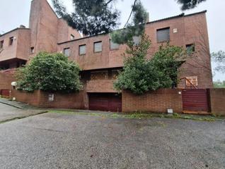 Xalet en Araucarias 2. Pareado en venta en galapagar, 5 dormitorios.