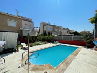 Xalet en Villanueva de la Caada. Pareado en venta en villanueva de la caada, 4 dormitorios.
