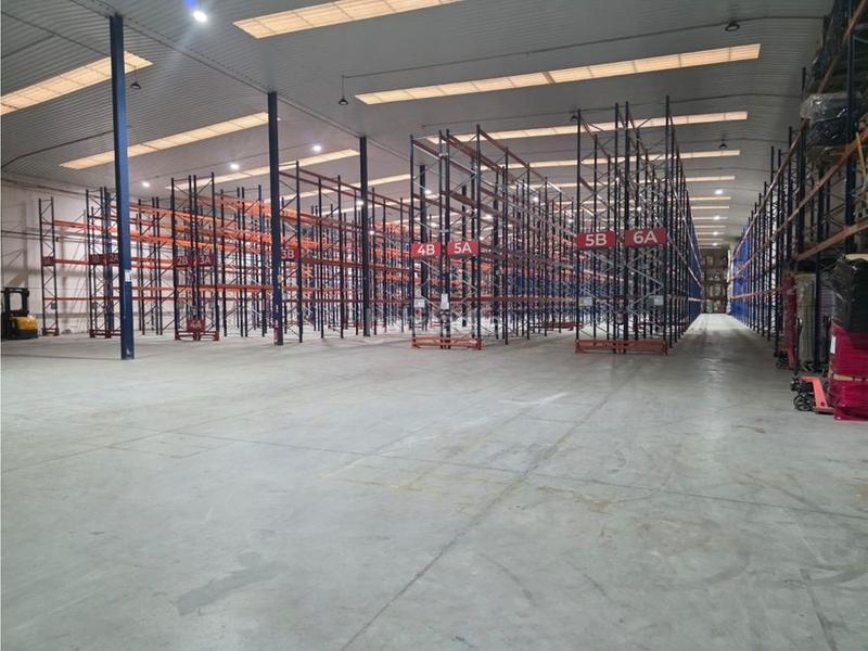 Foto e0ee6011-3ec9-48e1-850a-a1fc2934bb59. Rent industrial building in de las retamaas in Casarrubios del Monte