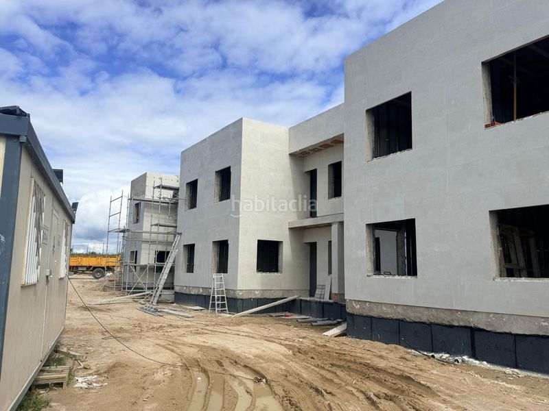 Foto 53134a80-e4ce-4bed-90fd-53a5d881ce27. Casa adossada amb calefacció piscina a Sevilla la Nueva