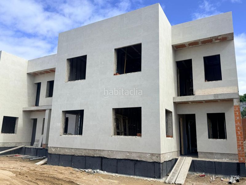 Foto b2658f1d-8e0f-46d2-8a7b-6e554953f673. Casa adossada amb calefacció piscina a Sevilla la Nueva