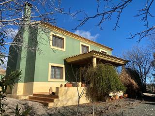 Fondo rustico in N/a. Finca rústica con vivienda y terrenos para cultivar con agua