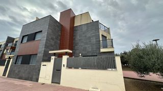 Casa adossada a CARLOS FABRA ANDRES