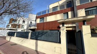 Casa adossada a PLANA, LA