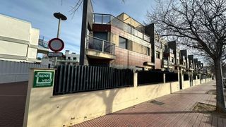 Casa adossada a PLANA, LA