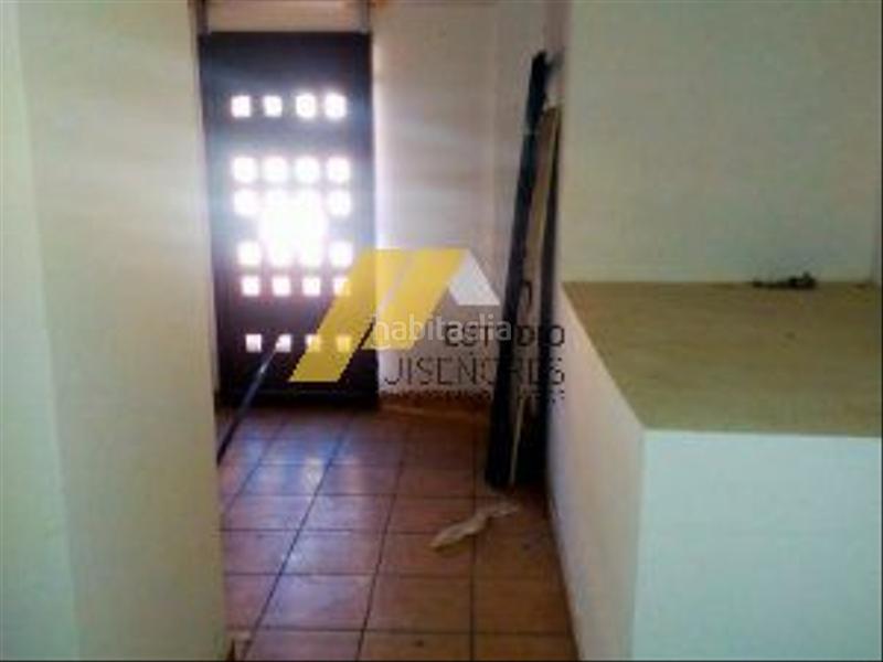 Foto 8ab08916-a3e4-46ca-a61e-2d7563da5005. Edifici a Cadrete