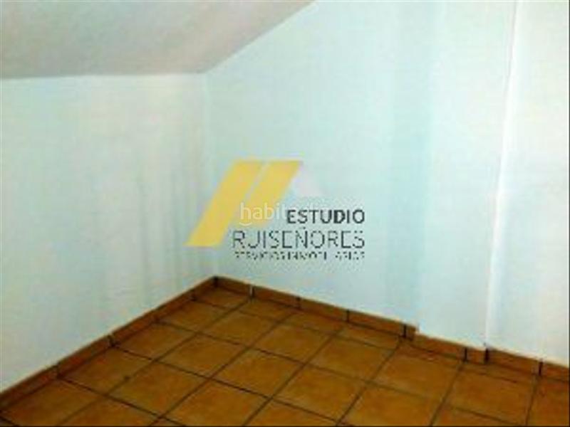 Foto e2cb297e-7bf4-4623-9ed9-cea6df3977af. Edifici a Cadrete