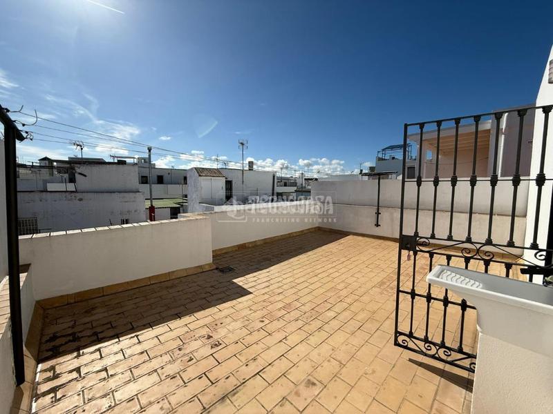 Foto c178b7b8-8e28-4bcd-82cd-38bbd7935deb. Casa pareada casa en venta en Barbate Barbate