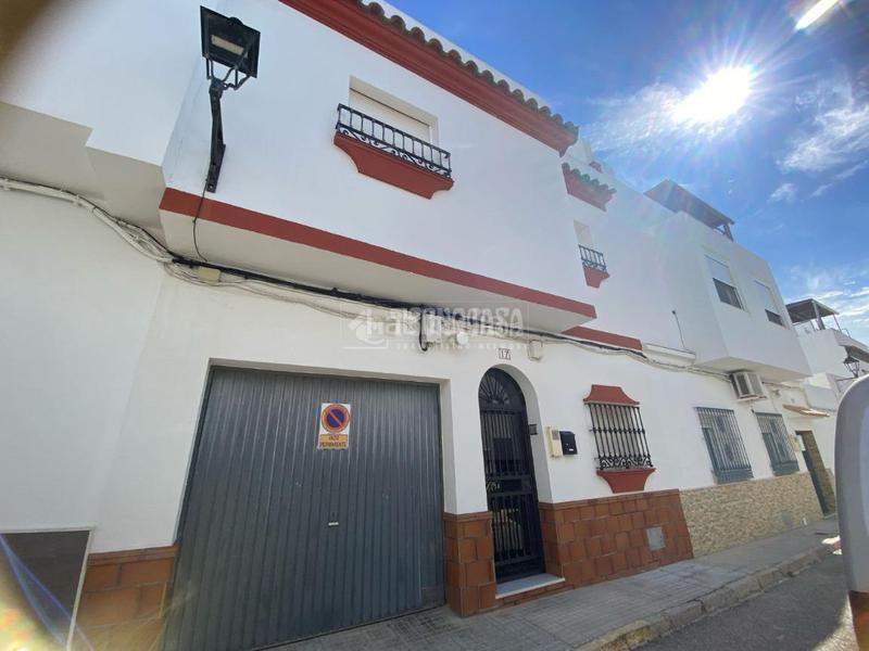 Foto e4628946-2281-471c-ad7f-5a1519d2104d. Casa pareada casa en venta en Barbate Barbate