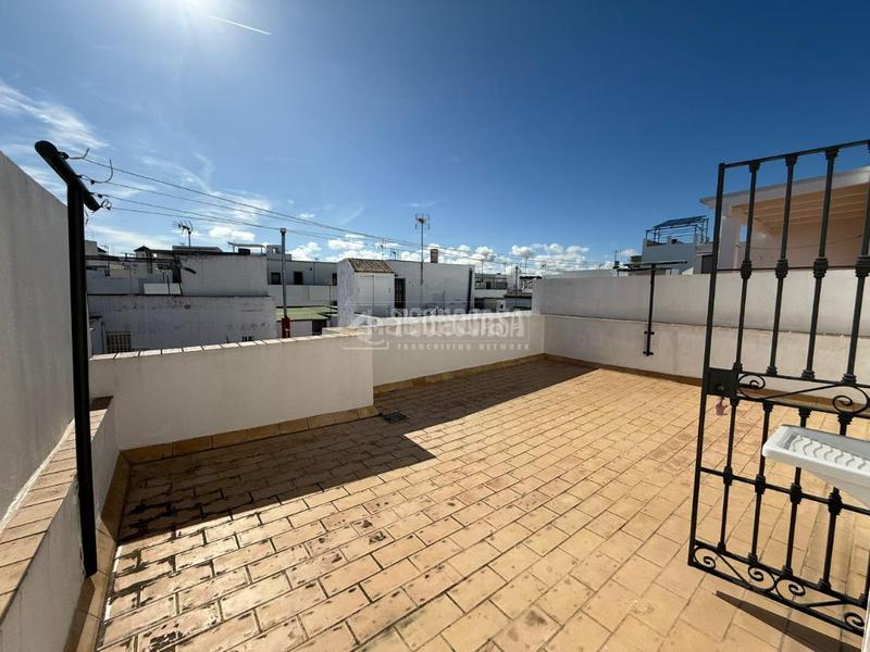 Foto f87fc8d2-d0ff-4f7c-ba94-f53fff54c337. Casa pareada casa en venta en Barbate Barbate