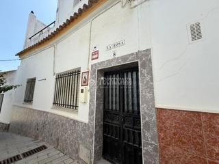 Casa aparellada a Barbate. Casa en venta en barbate