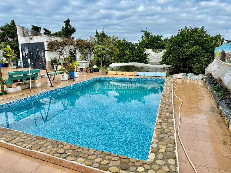 Foto f777b490-b0a5-473a-933f-b3557d1bfddf. Masia amb aparcament piscina a Barbate Barbate