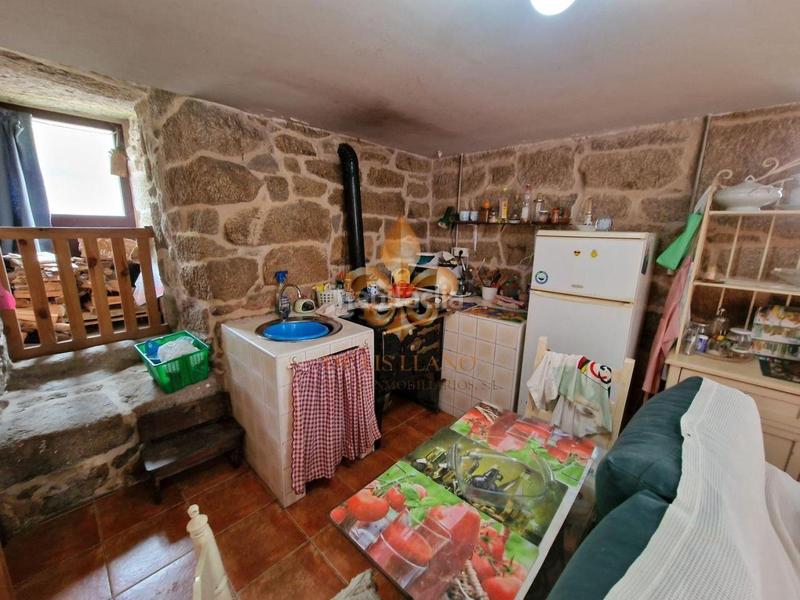 Foto 35bdf4b4-06d4-4a98-81b4-be06c0ff99ff. Casa adossada a Maside