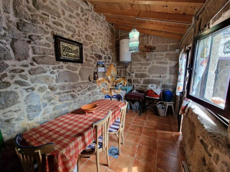 Foto 9217e6b0-c6d5-407c-b8d7-0e0bcb11c264. Casa adossada a Maside