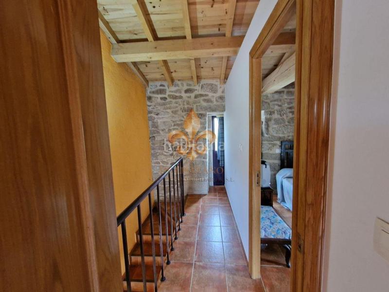 Foto baf2ee84-b29f-4b38-b8e0-fb4a4e2266d5. Casa adossada a Maside