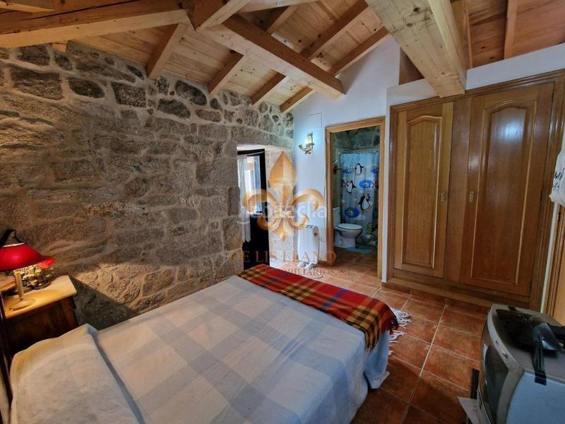 Foto e662591d-a310-4945-a651-bf23a711db9a. Casa adossada a Maside