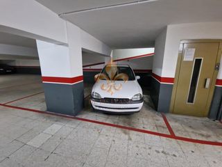 Parking voiture à Arquitecto pérez bellas 5