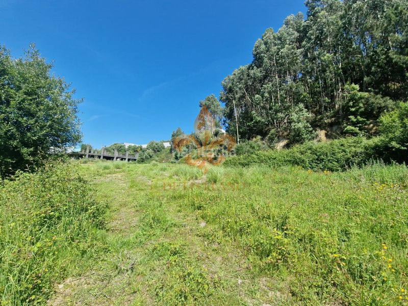 Foto b5030297-534b-4c5b-9433-cc91ef766733. Residential plot in Bembrive Vigo