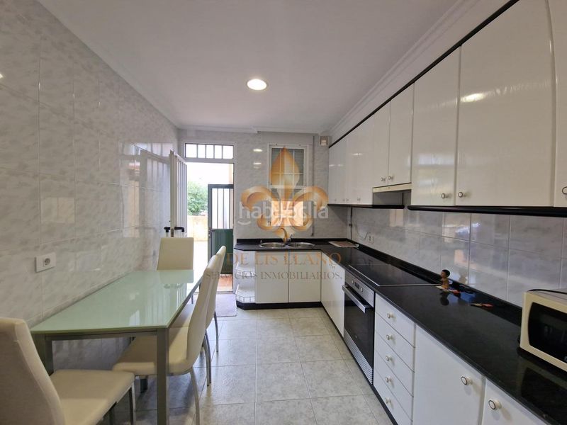 Foto 062bd428-d01c-4678-8241-fa0019bfad8c. Casa en Lavadores Vigo