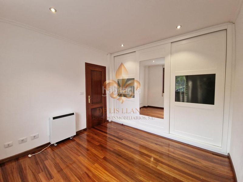 Foto be04fefa-fd6e-4ca5-b180-f46552ed8104. Casa en Lavadores Vigo