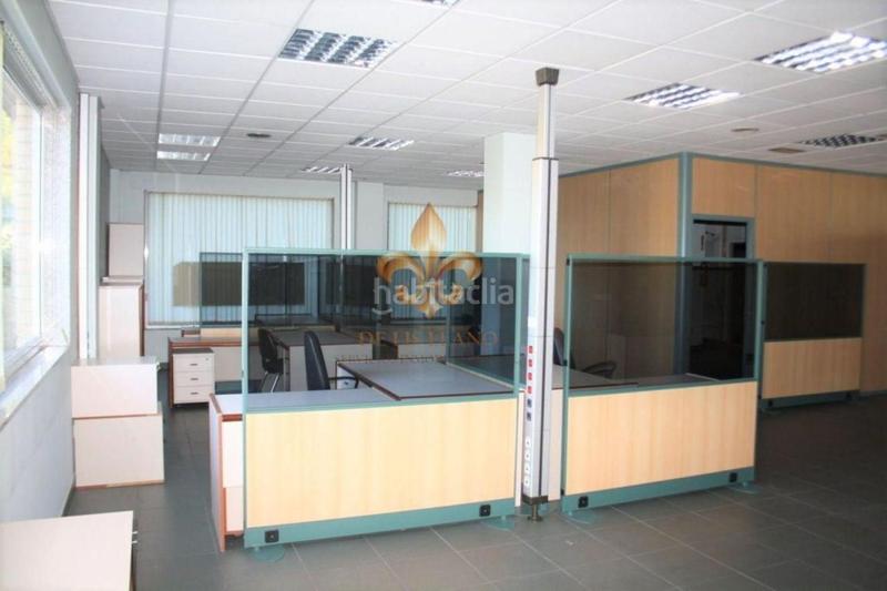 Foto d001722e-ffdb-4d4c-8c09-85b8428cb0d2. Rent office space with heating in Lavadores Vigo