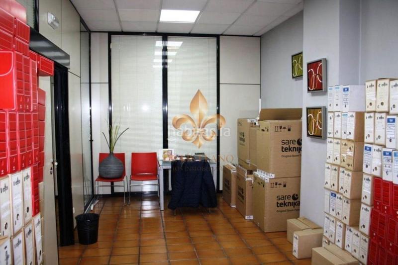 Foto 0c126d91-ff7c-47ca-9901-5b4ae8abb1d7. Local comercial en Plaza España - Corte Inglés Vigo