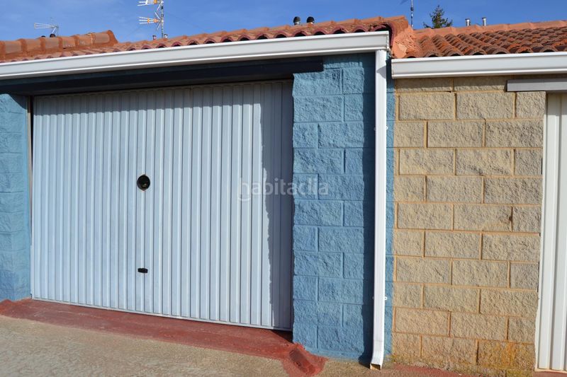 Foto ad688093-6cb0-4125-b965-000c7db9e34a. Casa a schiera con parcheggio in Villahermosa del Campo