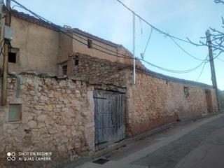 Masia a Bañón. Se vende casa de pueblo para reformar en bañón