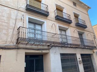 Pis  Calle justino bernad 6. En venta piso con bodega, trastero y solar en calamocha