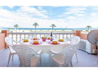 Lloguer Pis  Passeig salins 1ª linia. Apartamento en empuriabrava posee 3 dormitorios