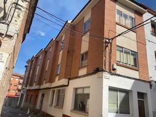 Pis a Calamocha. Piso, garaje y local en venta en calamocha