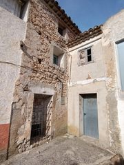 Mas à Calamocha. Casa para reformar en el poyo del cid con gran potencial y múlti